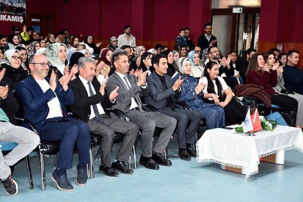 Sarıkamış'ta Minik Piyanistler Anneler Günü İçin Sahne Aldı